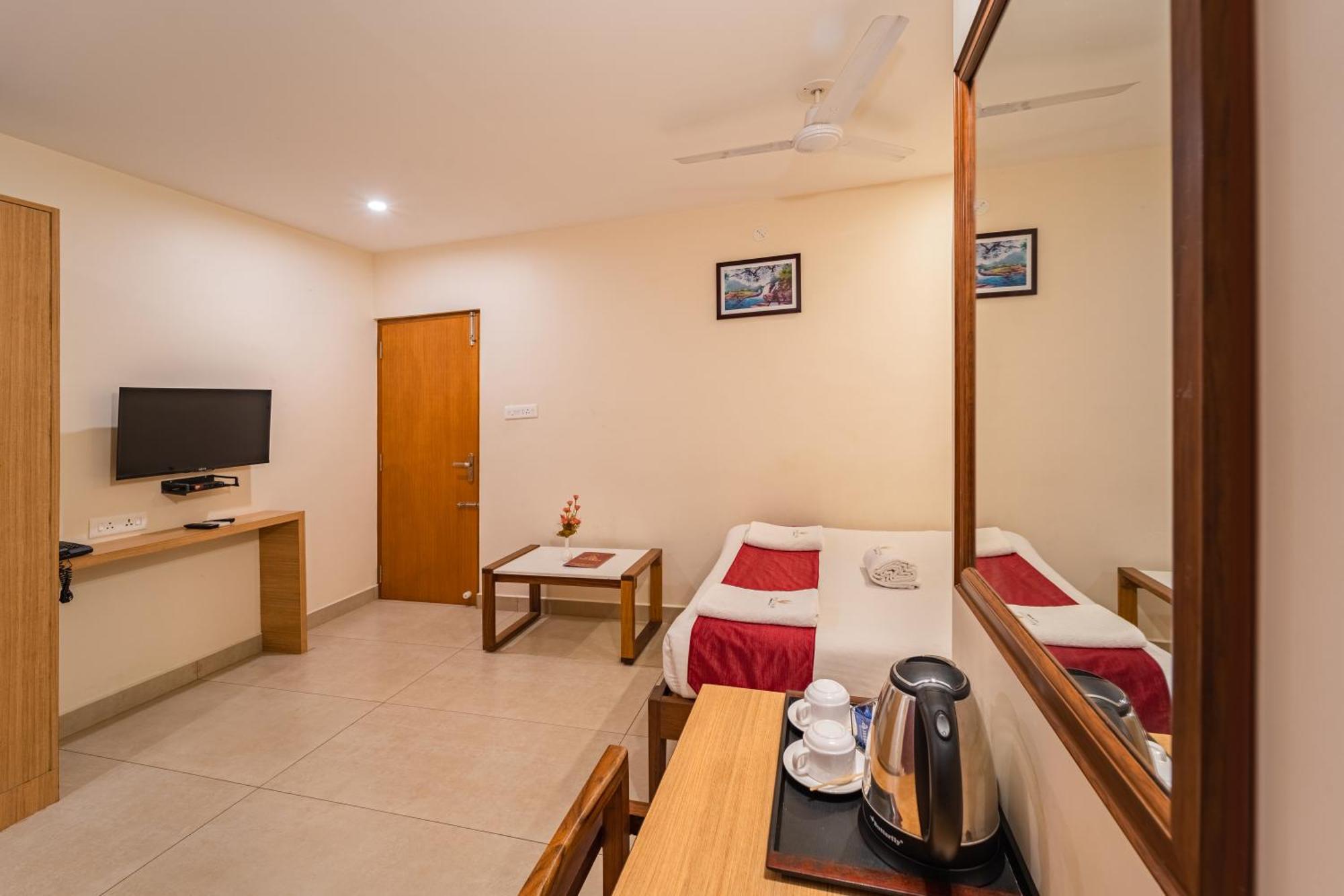 Hotel VI Park - City Centre 蓬蒂切里 外观 照片